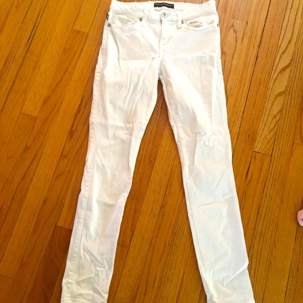 White skinny jeans